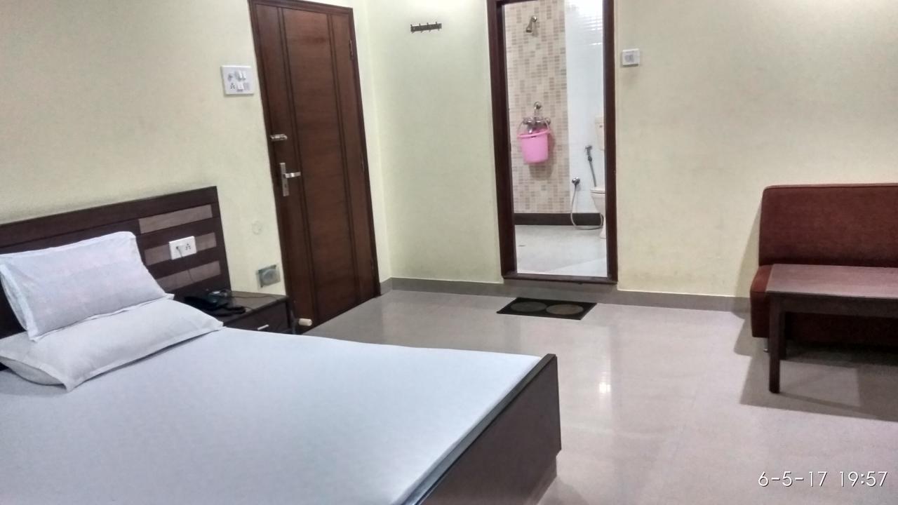 Dibrugarh Hotel Varsa מראה חיצוני תמונה